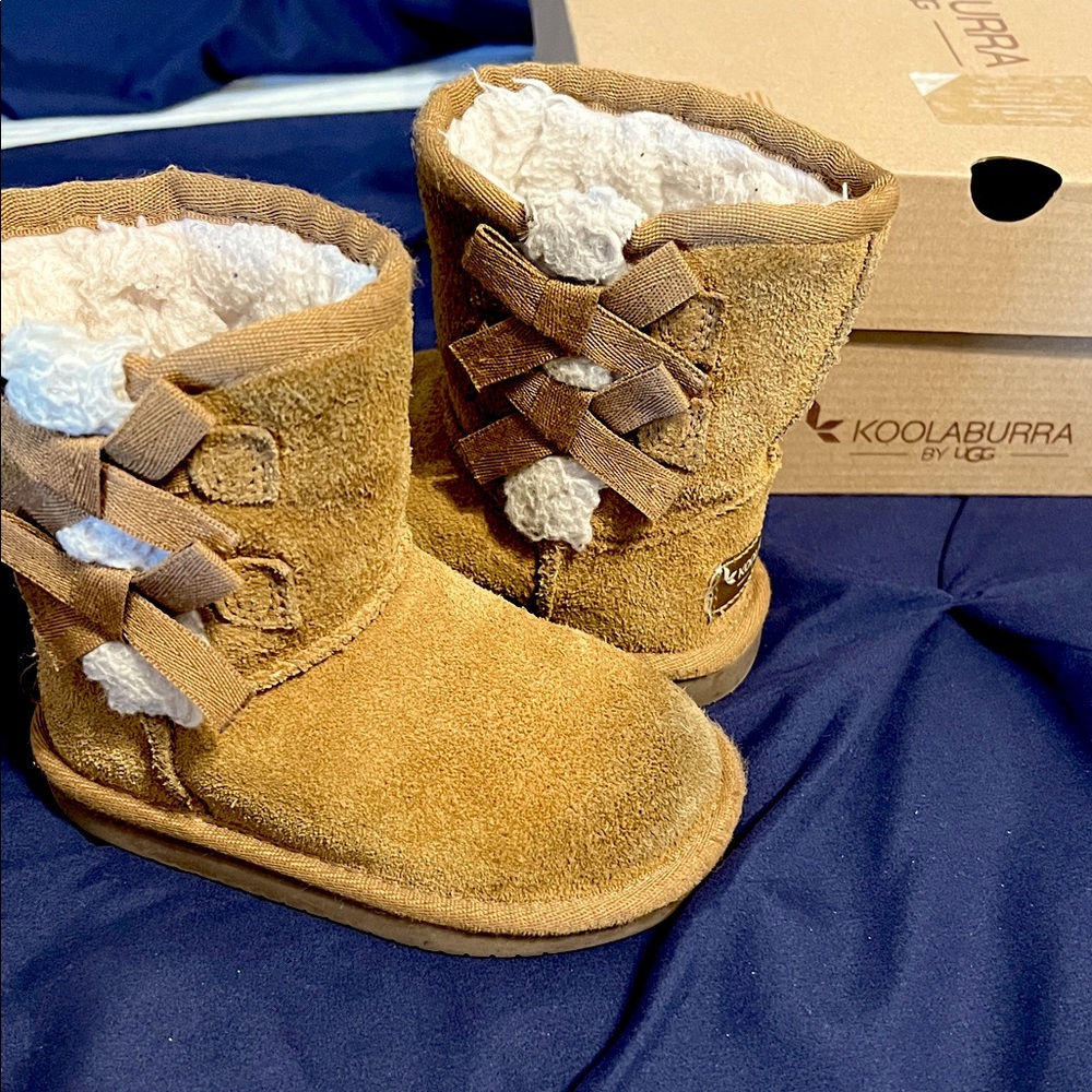 Very Good Used Condition Koolaburra by uGg Victoria Short Boot in Toddler 7